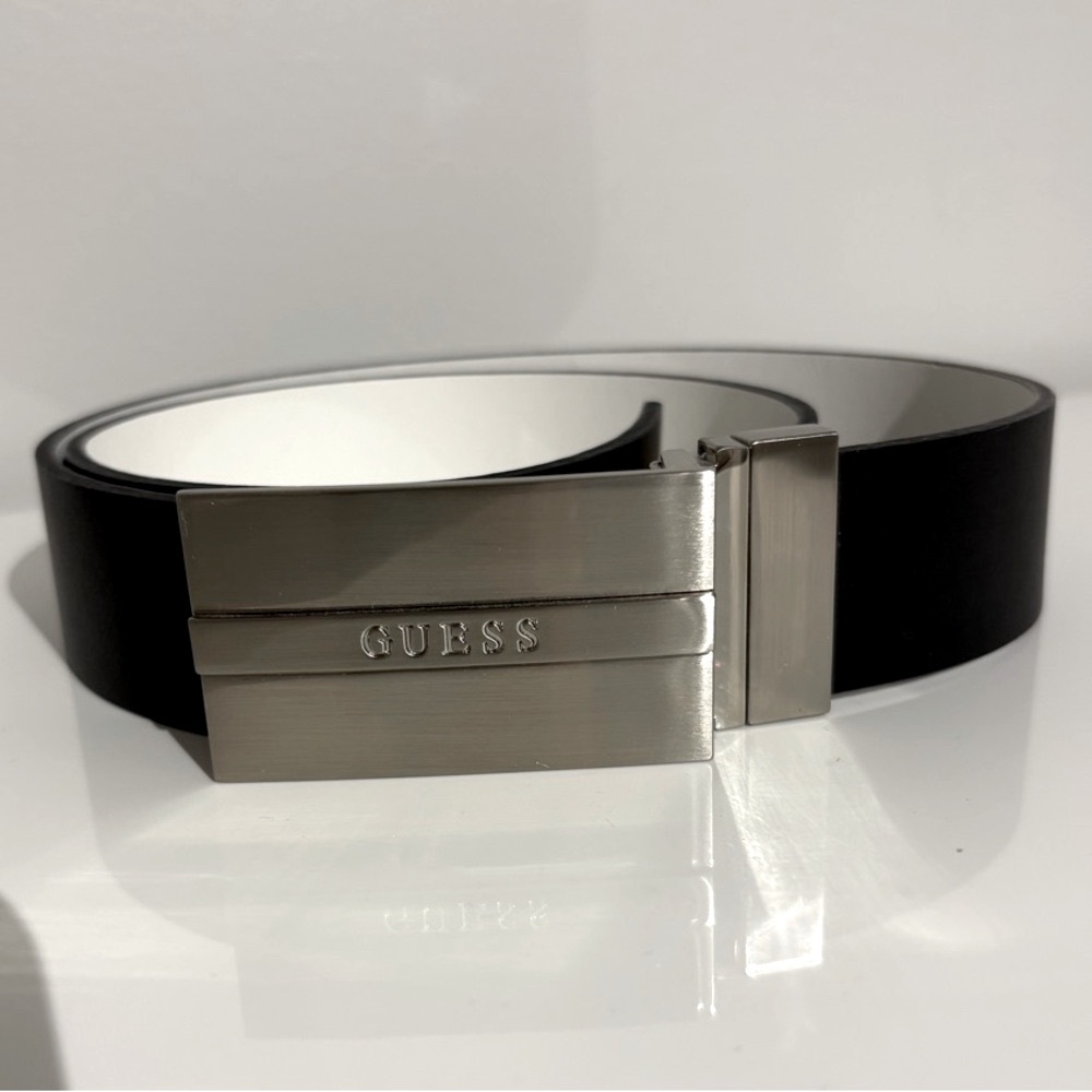 NWOT GUESS Unisex Reversible Black & White Belt with Silver Plaque Buckle